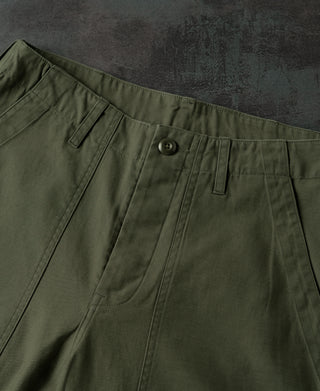 Olive waistband with button closure and pleated front panels