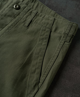 Olive pants with front cargo pocket and vertical stitch lines