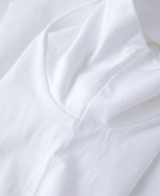 armpit detail of Classic Fit V-Neck Tubular Cotton T-Shirt