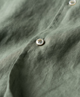 button detail of 1950s Italian Collar Linen Short Sleeve Shirt