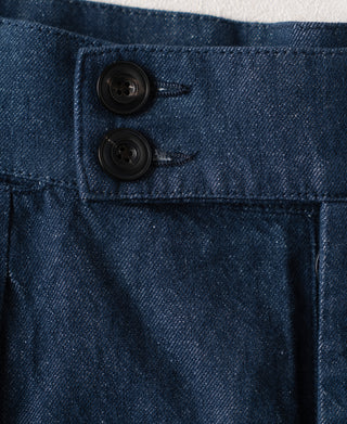 Button Detail of Relaxed Double-Pleated Hemp-Cotton Shorts