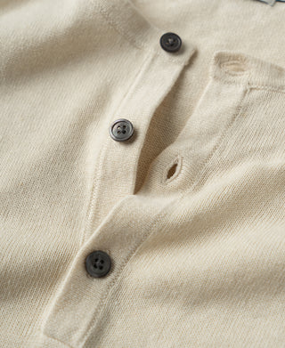 Collar Detail of Linen Cotton Blend Knit Henley T-shirt