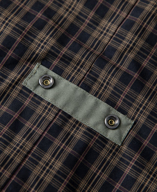 interior waist cinch tabs of M-65 Salt Shrinkage Poplin Short Parka