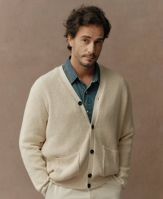 Natural cotton cardigan worn open, with V-neck, dark buttons and two front pockets