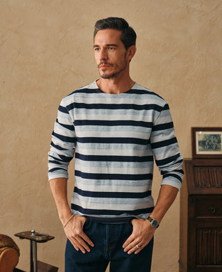 Men's striped long-sleeve T-shirt in navy and light blue with crew neck