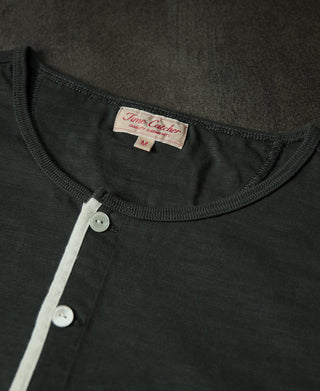 neckline of 1900s Slub Cotton Short-Sleeve Henley Shirt