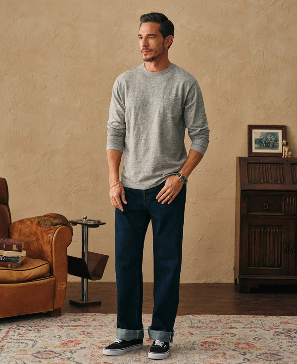 Men's gray cotton jersey pocket T-shirt with long sleeves and crew neck, worn