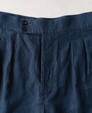 Waist Detail of Relaxed Double-Pleated Hemp-Cotton Shorts